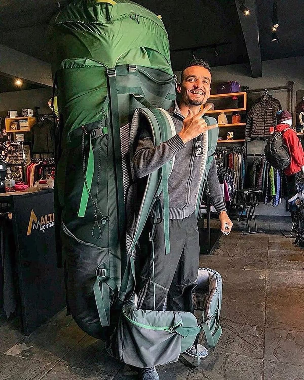 The Full-Stack Data Generalist: Your Survival Strategy for the AI Salary Wars of 2026