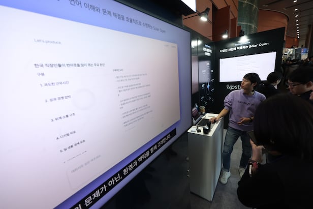 Attendees look around the Upstage booth at the first presentation of the independent AI foundation model project held at COEX in Samseong-dong, Seoul, on the 30th./Courtesy of Yonhap News